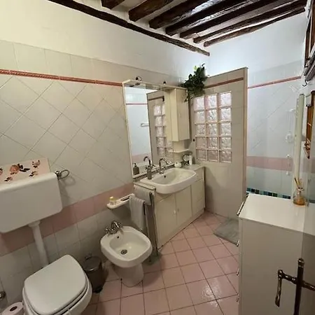 A Due Passi Da Piazza Grande Apartment